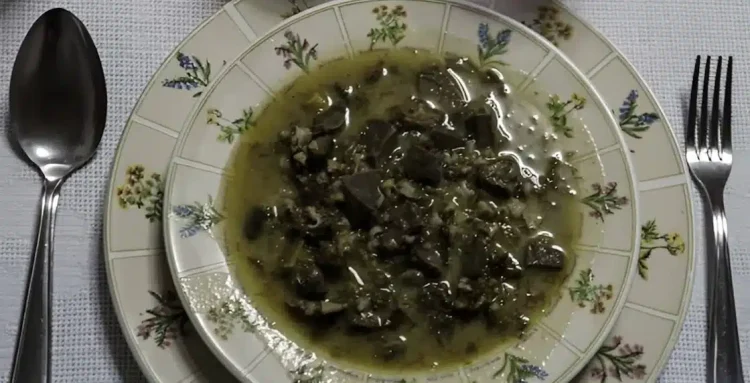 Όλοι την τρώμε αλλά κανένας δεν ξέρει τι σημαίνει – Τι συμβολίζει η μαγειρίτσα το Μεγάλο Σάββατο