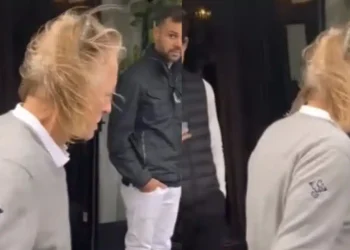 «Σoκάρει» η σημερινή εικόνα του: Η πρώτη δημόσια εμφάνιση του αγνώριστου πλέον ηθοποιού, μετά από χρόνια