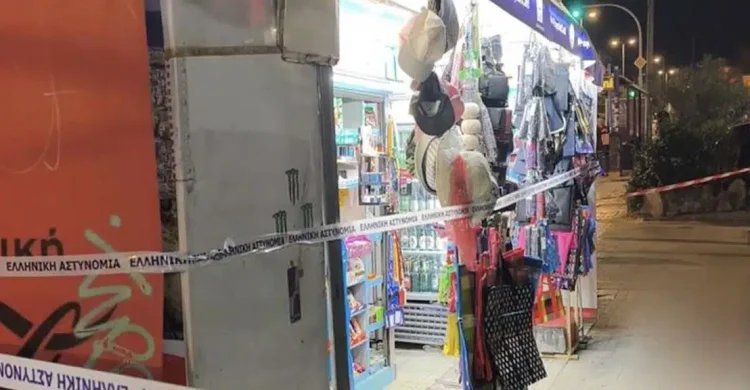 Μαχαίρωσαν περιπτερά στα Εξάρχεια