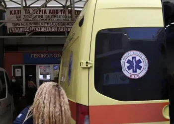 Αγία Βαρβάρα: Στο νοσοκομείο με κοψίματα σε κεφάλι και λαιμό 19χρονη μετά από καβγά με φίλη της