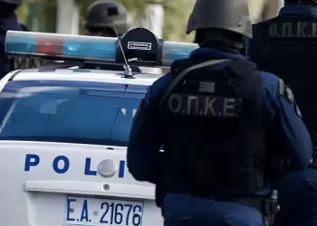 Ρομά τραυμάτισαν αστυνομικούς που τους έκαναν συστάσεις για δυνατή μουσική – Κρατούσαν σπασμένα μπουκάλια