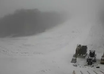 «Έπεσαν» χιόνια στην Ελλάδα σήμερα 30 Απριλίου – Πού το έστρωσε, δείτε βίντεο