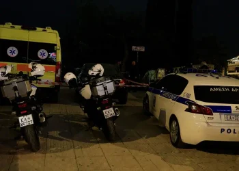 Νεκρός 25χρονος στον Άγιο Δημήτριο: Βρέθηκε μαχαιρωμένος στο πάρκο Ασυρμάτου – Είναι γιος ταξίαρχου της ΕΛΑΣ