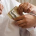 Σας ζήτησαν «φακελάκι»; Δείτε τι πρέπει να κάνετε