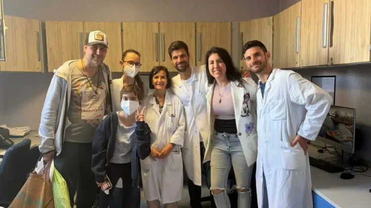 «Ήμασταν 8 μήνες σε ένα δωμάτιο νοσοκομείου, ήταν μία κόλαση» – Η περιπέτεια της 12χρονης Κατερίνας που γύρισε νικήτρια μετά από μεταμόσχευση στην Ιταλία