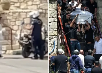 Ξέσπασε η αδερφή του 21χρονου Νικήτα στην κηδεία – «Τώρα ήρθατε που τον σκότωσαν;»