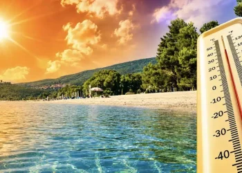 Βγάλτε τα μαγιό: Πλησιάζει θερμή εισβολή με 34αρια – Πότε έρχονται