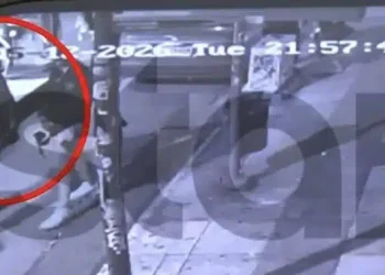 Βίντεο-σοκ: Η στιγμή που Σουδανός επιτίθεται σε 8χρονη και τη μητέρα της σε στάση λεωφορείου στην Κυψέλη