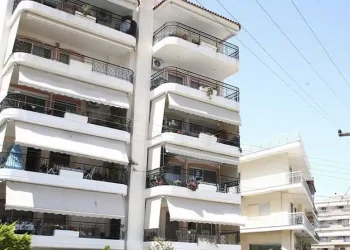 Πέθανε και η δεύτερη 17χρονη μαθήτρια που έκανε τη βουτιά θανάτου από πολυκατοικία στην Ηλιούπολη