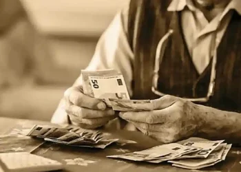 Αναδρομικά: Ποιοι παίρνουν 2.500 ευρώ λόγω επιπλέον ενσήμων