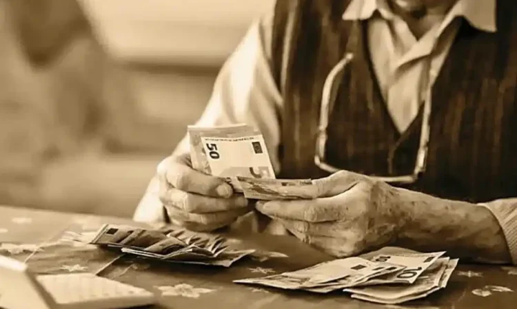 Αναδρομικά: Ποιοι παίρνουν 2.500 ευρώ λόγω επιπλέον ενσήμων