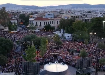 Λαοθάλασσα στην ανακοίνωση του νέου κόμματος του Αλέξη Τσίπρα