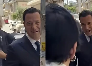 Περαστική γυναίκα σε Άδωνι: «Κούκλος είστε — να σας πω, χάνετε στον φακό»