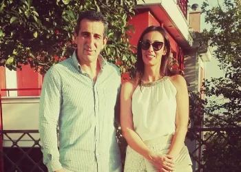 Δράμα: Με τρεις μαχαιριές σκότωσε την γυναίκα του ο αστυνομικός – Ο γιος τους ειδοποίησε τις Αρχές