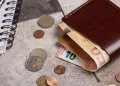 Έρχεται πακέτο 7 μέτρων στήρiξης: Ποιοι θα λάβουν χρήματα και ποιοι ελαφρύνσεις από αυτό το μήνα