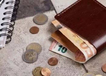 Έρχεται πακέτο 7 μέτρων στήρiξης: Ποιοι θα λάβουν χρήματα και ποιοι ελαφρύνσεις από αυτό το μήνα