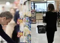 Έρχεται «εθνική συμφωνία» για μειώσεις τιμών στα τρόφιμα – Στο τραπέζι σούπερ μάρκετ και βιομηχανίες τροφίμων – Πότε θα προχωρήσουν
