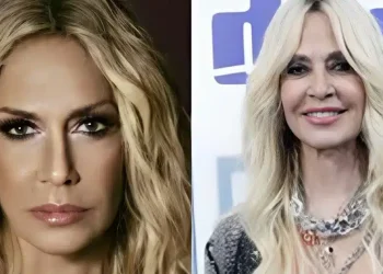 Η Άννα Βίσση αγνώριστη με κοντά μαλλιά στο Λονδίνο – Η φωτογραφία που έγινε θέμα συζήτησης