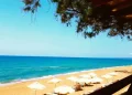 Η Μύκονος της Πελοποννήσου: Φθηνές τιμές, θάλασσες-λάδι, πας με 40 εupώ βενζίνη & κάνεις τις διακοπές της ζωής σου