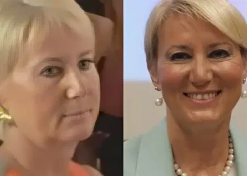 Μαμά και γιος βόλτα μαζί: H Νατάσα Παζαΐτη στα Ματογιάννια μαζί με τον γιο της χαλαρή, ντυμένη απλά αλλά εντυπωσιακά