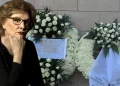«Πλημμύρισε» από στεφάνια η Μητρόπολη Αθηνών για τη Μάρω Κοντού – Το στεφάνι που τράβηξε όλα τα βλέμματα