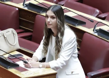 Μυρτώ Κοροβέση: Ορκίστηκε η νεότερη βουλευτής του ελληνικού κοινοβουλίου – H ηλικία της