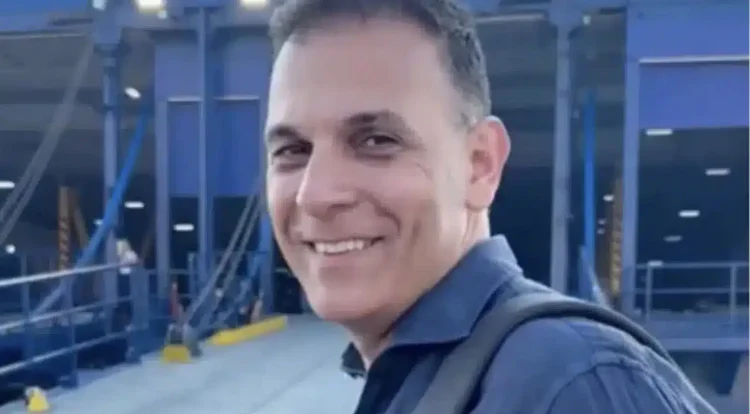 Ο Γιώργος Καραμέρος εντάχθηκε στην ΕΛΑΣ του Αλέξη Τσίπρα και το ανακοίνωσε από πλοίο