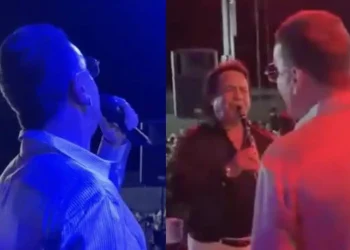 O Γιώργος Μαζωνάκης ανέβηκε σε σκηνή σε πανηγύρι στα Καμένα Βούρλα και τραγούδησε το «Απορώ» – Υποκλίθηκε στο κλαρίνο του Βασίλη Σαλέα
