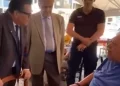 «Άντε δρόμο»: Θύελλα αποδοκιμασιών για τον Άδωνι στη Λήμνο – Αρνήθηκαν και χειραψία