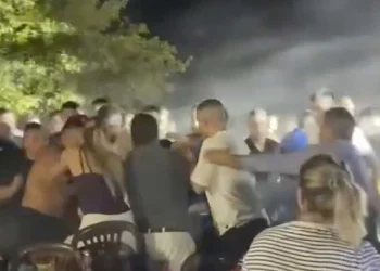 Άγριο ξύλο σε πανηγύρι την ώρα που τραγουδούσε η Γωγώ Τσαμπά «Ωπ πω πω πω, θα τρελαθώ»