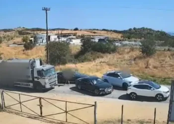 Χαλκιδική: Καρέ καρέ ο άγριος ξυλοδαρμός οδηγού απορριμματοφόρου που τους έκανε παρατήρηση στον δρόμο