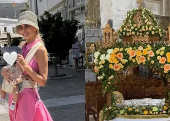 Κατερίνα Καινούργιου: Στην Παναγιά Εκατονταπυλιανή στην Πάρο αγκαλιά με την κόρη της – Οι ευχές στον Παναγιώτη Κουτσουμπή