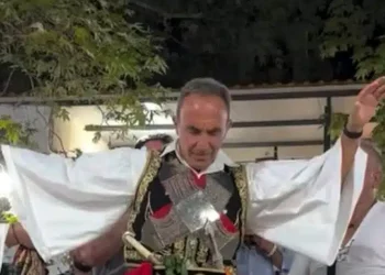 Ο Νίκος Αλιάγας χόρεψε με φουστανέλα σε πανηγύρι στη Σταμνά Μεσολογγίου και γνώρισε την αποθέωση