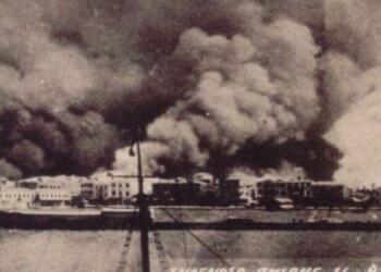 Σαν σήμερα, 29 Αυγούστου 1922: Η Σμύρνη πυρπολείται από τους Τούρκους – Χιλιάδες Έλληνες και Αρμένιοι χάνουν τη ζωή τους και ξεριζώνονται