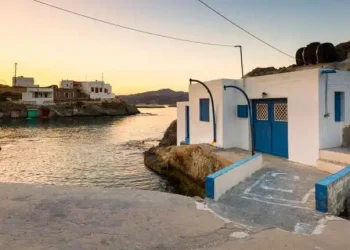 Κίμωλος: «Μόλις έπιασε το τηλέφωνο του μπάνιου τελείωσε…» – Σοκάρει συγγενής του 17χρονου που σκοτώθηκε μπαμ και κάτω μόλις μπήκε να κάνει ντουζ