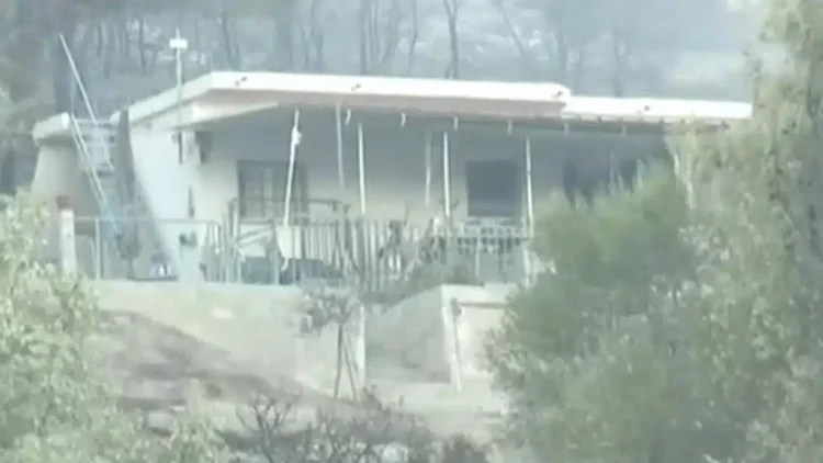 Σαλαμίνα: Αυτό ήταν το σπίτι των ηλικιωμένων που πέθαναν στη φωτιά – Φώναζαν «βοήθεια» μέχρι το τέλος