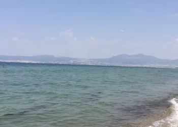 Ηλεία: Σοβαρός τραυματισμός 31χρονης μητέρας στη θάλασσα στο Βαρθολομιό, συνελήφθη ο σύζυγός της
