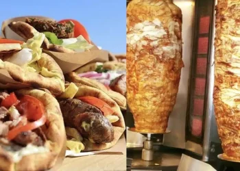 «Σουβλάκι 4,70 ευρώ με μετρητά, 6 ευρώ με κάρτα» – Το κόλπο στα νησιά που εξοργίζει τουρίστες