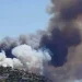 Τραγωδία με τις φωτιές στη Σαλαμίνα: Δύο νεκροί, καίγονται σπίτια, σπεύδουν σκάφη για εκκένωση διά θαλάσσης από Σελήνια και Κακή Βίγλα