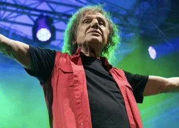 Βασίλης Παπακωνσταντίνου: Ακυρώνει το υπόλοιπο της περιοδείας του για λόγους υγείας – Η ανακοίνωση