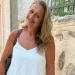 «Ένα τσίμπημα άλλαξε τη ζωή μου»: Η 51χρονη που έπεσε σε κώμα μετά τις διακοπές στη Σύρο