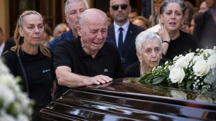 Κηδεία Μαζωνάκη: H εντολή του πατέρα του – «Αυτό είναι το αντικείμενο που θα βάλετε μέσα στο φέρετρο του γιου μου»