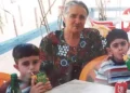 Στα 60 της γέννησε, στα 70 της είχε δίδυμα 10 χρονών και στα 83 της χαίρεται μαζί τους