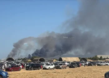 Πτώση αεροπλάνου στην Τανάγρα: Τραγωδία δίχως τέλος – Επεκτάθηκαν οι φλόγες, καίγεται και το δάσος στο Σχηματάρι, χτυπάει ασταμάτητα 112