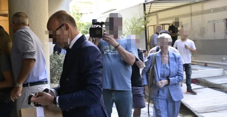 Για ανθρωποκτονία με ενδεχόμενο δόλο κατηγορούνται πλέον οι γιατροί Θεοδωρόπουλος και Γάκα για τον θάνατο του Γιώργου Μαζωνάκη