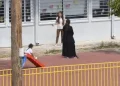 Ανατροπή στα Άνω Λιόσια: Με κρανιοεγκεφαλικές κακώσεις στο νοσοκομείο η διευθύντρια του νηπιαγωγείου