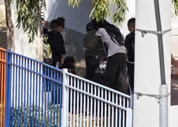Βίντεο ντοκουμέντο: «Θα σας κόψω τα χέρια», φέρεται να φώναζε δασκάλα σε μαθητές νηπιαγωγείου (video)
