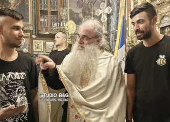 Δύο νεαροί Έλληνες μουσουλμάνοι από την Κομοτηνή σήκωσαν την εικόνα της Παναγίας σε λιτανεία στο Ναύπλιο – Θα βαπτιστούν χριστιανοί