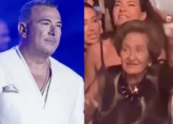 Η μητέρα του Αντώνη Ρέμου τον καμάρωσε συγκινημένη στη συναυλία του – Βρέθηκε ανάμεσα στο κοινό