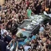 LIVE: Γιώργος Μαζωνάκης: Η λαϊκή αγρυπνία στη Νίκαια – Πλήθος κόσμου για το τελευταίο «αντίο»